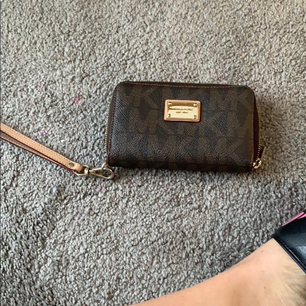 Brown Michael Kors wristlet